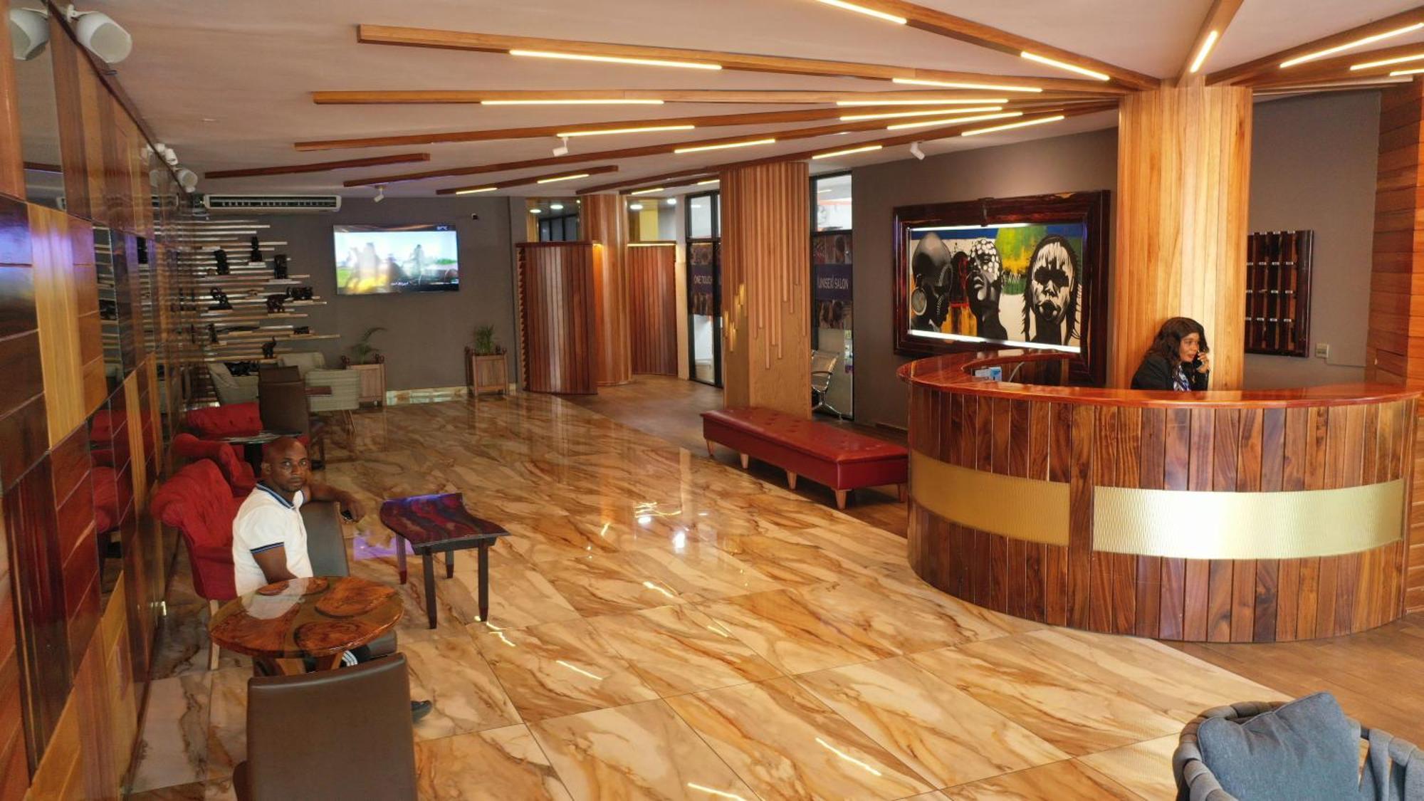 Murex Plaza Hotel & Suites Monrovia Exteriör bild